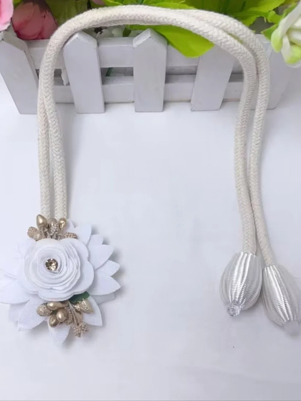 2 Piece Elegant Floral Curtain Tie-Backs. White.